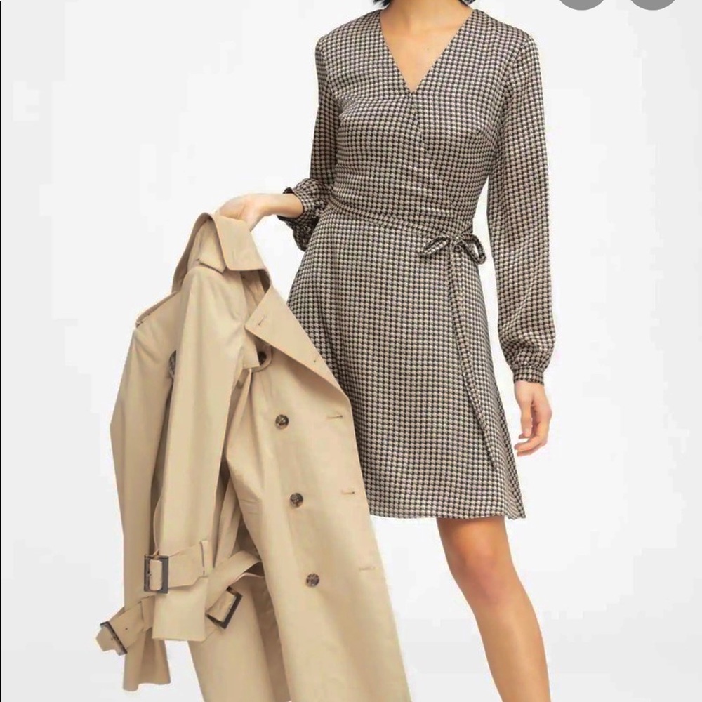 Banana Republic.